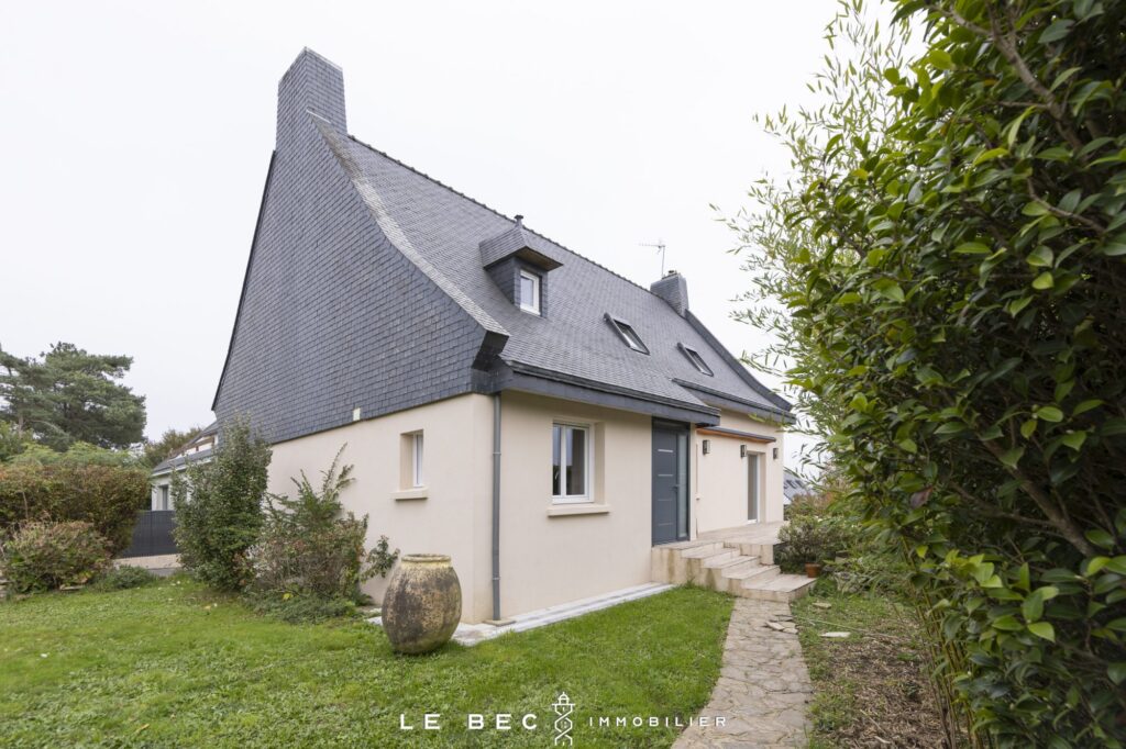 Bien: Maison traditionnelle rénovée centre bourg sur 1100 m² de terrain